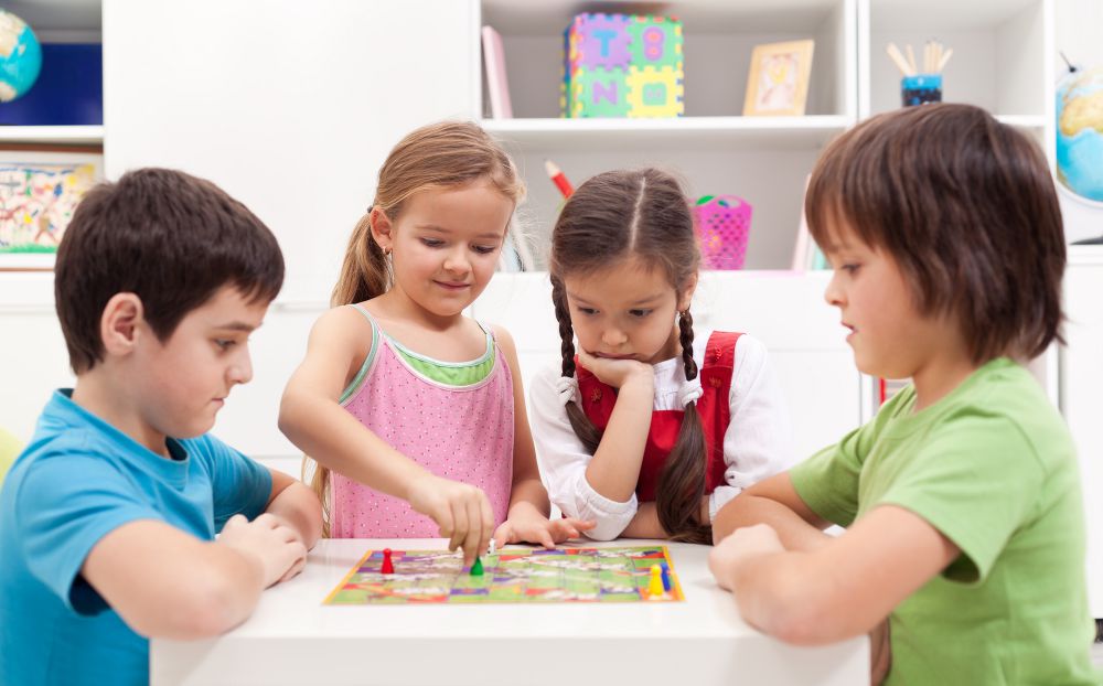 Conheça 4 benefícios dos jogos de tabuleiro para crianças - Blog JC Kids