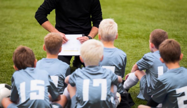 Quando colocar seu filho no futebol? Conheça os benefícios excelentes do  esporte para as crianças - Minha Vida