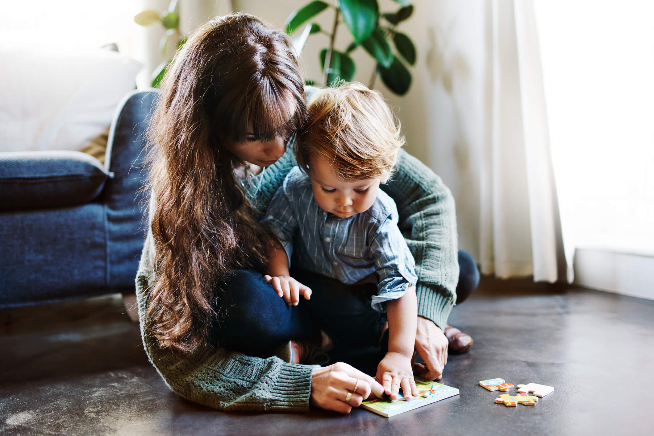 Jogos populares com mãos e dedos estimulam habilidades mentais das crianças